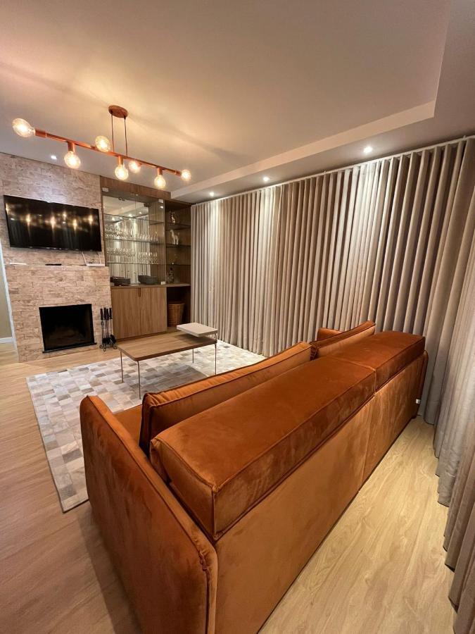 Apartment Espetacular, 2 Suites, A 30m Da Rua Coberta *
