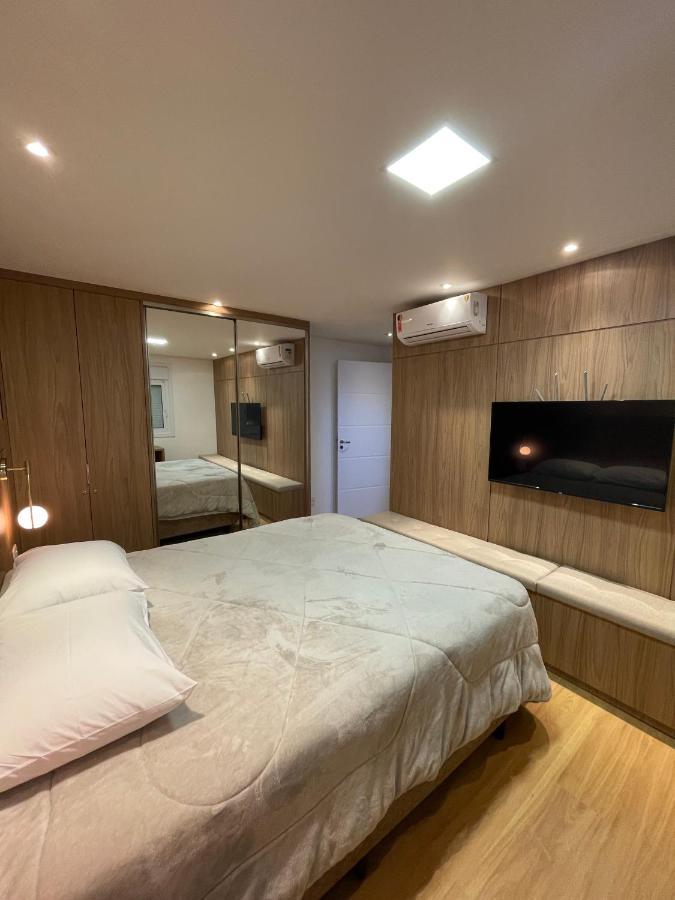 Apartamento Espetacular, 2 Suites, A 30m Da Rua Coberta